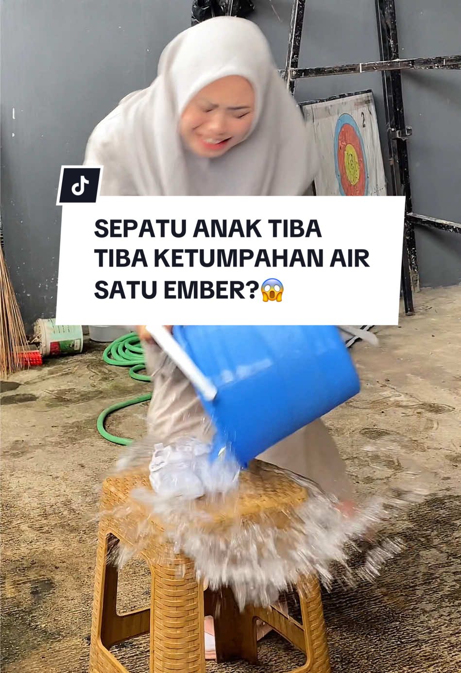 wahh ternyata walau ketumpahan sampai satu ember sepatunya tetep kokoh ya😍 #sepatuanak #tesketahanansepatu #sepatuanaklakilaki #sepatuanakperempuan 