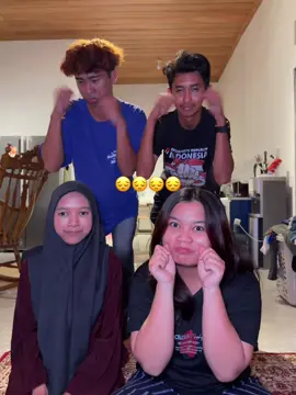 si temen sekelasku ngga mau pisah copa 😔