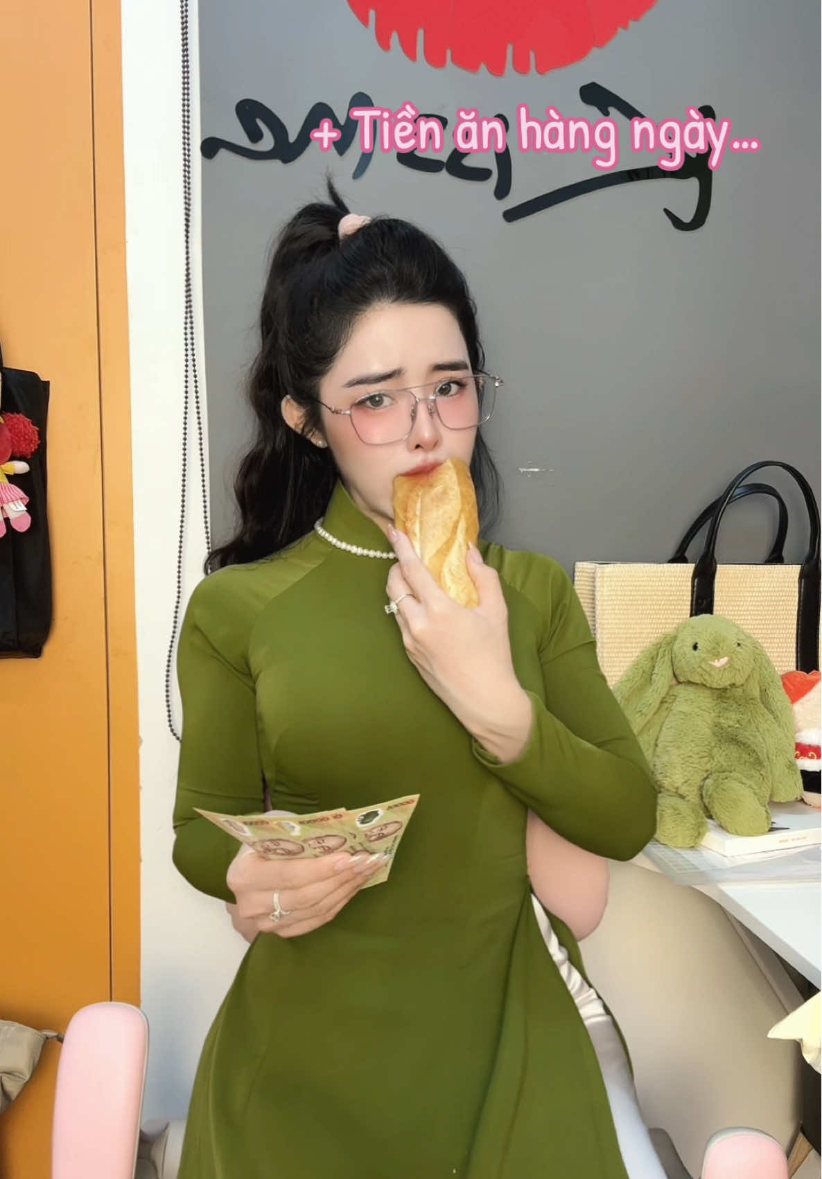 Đi làm mẹ cứ hỏi tiền đâu???? #fyp #viral #giaovien #aodai #nomoney 