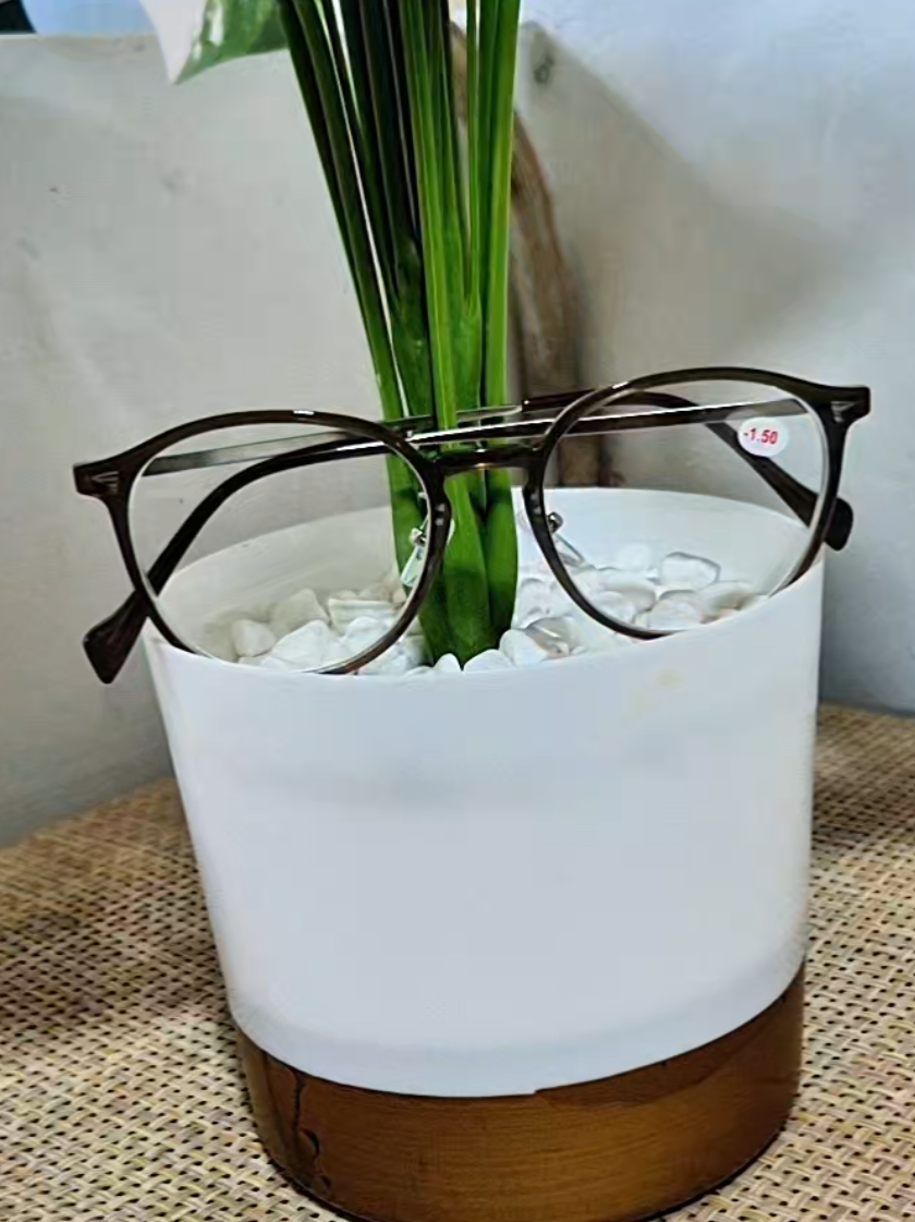 With grade, anti-UV and anti-radiation #eyeglass #eyeglasswithantiradiation #eyeglasswithantibluelight #eyeglasswithgradeandantibluelight #eyeglasswithgradeandantiradiation 