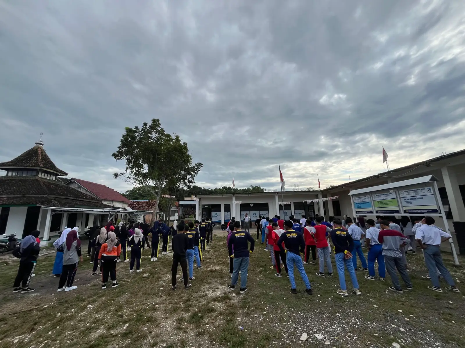 Warna-warni lomba Agustusan di SMK Bina Nusantara Jatirogo #agustustan #hutri #merdeka #smkbinusjatirogo #tuban #jalanjalan #tuban24jam #perhotelan #bisnisretail #fyp #trending #viral