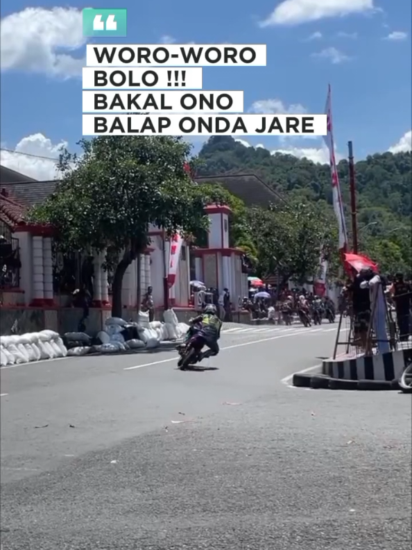Road Race Casytha Manahadap Championship 2025 Siap Guncang Wonogiri  WONOGIRI, JATENG || wartajawatengah.com_ Dunia olahraga balap motor kembali akan tersaji dengan penuh adrenalin. Kejuaraan Casytha Manahadap Road Race Championship 2025 dipastikan berlangsung di Sirkuit NP. Alun-alun Wonogiri pada 23-24 Agustus 2025 mendatang. Ajang bergengsi ini selalu menjadi magnet tersendiri bagi pecinta otomotif Tanah Air. Setiap gelaran yang dihelat oleh Manahadap Management kerap menghadirkan persaingan sengit, tak terkecuali di Wonogiri kali ini. Ketatnya perolehan poin di berbagai kelas membuat atmosfer kompetisi semakin memanas. Para pembalap tidak hanya mengejar podium, tetapi juga berjuang keras untuk mengunci gelar juara umum musim ini. “Setiap race terasa hidup, semua rider tampil habis-habisan. Inilah daya tarik utama Casytha Manahadap Road Race Championship,” ujar salah satu penggemar yang selalu setia mengikuti ajang ini. Dengan tensi balapan yang dipastikan meningkat, publik pecinta otomotif khususnya di Jawa Tengah tak boleh melewatkan momen akhir pekan ini. Siapakah yang akan keluar sebagai jawara di Wonogiri? Jawabannya akan tersaji di lintasan balap. #manahadap #wonogiri #wonogiri24jam #wonogiritiktok #fyp 