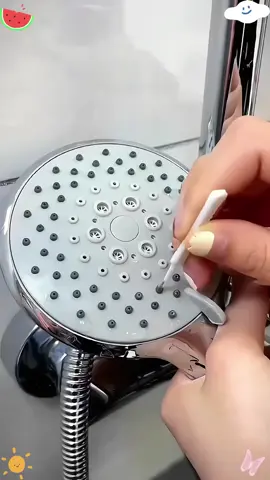 cọ vệ sinh vòi hoa sen