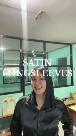 Flexing my satin long sleeves😍 #satinlongsleeve #affordabletop #silklongsleeves #satintop #fyppppppppppppppppppppppp 