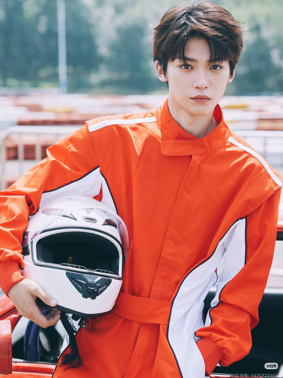 [Vietsub] Buổi đi trải nghiệm đua xe Kart của Tử Du 🏎 Qua buổi đi trải nghiệm này tui phát hiện ra em trai tui lẫn lộn trái phải 😅  Ngoài việc đó ra thì Tử Du lái xa siêu ngầu nha ~ Siêu gợi ý cho em ấy lần sau thử đua F1 đi 🤭🤏 #TửDu #Ziyu #TuDu #梓渝 #vietsub 