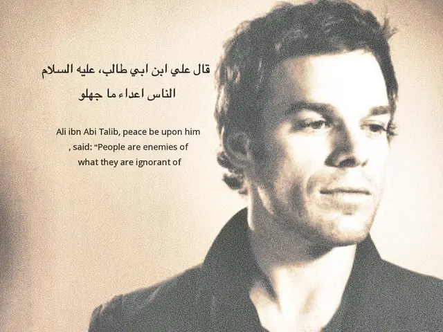 قَولُ الإِمامِ عَلِيِّ بْنِ أَبِي طَالِبٍ عَلَيهِ السَّلَام: «النَّاسُ أَعْدَاءُ مَا جَهِلُوا» هُوَ كَلِمَةٌ قَصِيرَةٌ فِي أَلْفَاظِهَا، عَظِيمَةٌ فِي مَعَانِيهَا، تَحْمِلُ حِكْمَةً عَابِرَةً لِلْأَزْمَانِ وَالأَمْكِنَةِ. مَعْنَاهُ أَنَّ الإِنْسَانَ فِي طَبْعِهِ إِذَا جَهِلَ شَيْئًا، أَوْ لَمْ يَفْهَمْهُ، أَوْ لَمْ يُحِطْ بِحَقِيقَتِهِ، فَإِنَّهُ يَسْتَخِفُّ بِهِ، أَوْ يُعَادِيهِ، أَوْ يُنْكِرُهُ، حَتَّى إِذَا تَبَيَّنَ لَهُ حَقِيقَتُهُ زَالَ ذَلِكَ العَدَاءُ. فَالنَّفْسُ البَشَرِيَّةُ تُحِبُّ المَأْلُوفَ، وَتَأْنَسُ بِمَا تَعَوَّدَتْ عَلَيْهِ، وَتَخَافُ مِمَّا لَمْ تَخْبِرْهُ وَلَمْ تَعْرِفْهُ، وَإِذَا وَاجَهَتْ أَمْرًا غَرِيبًا، أَوْ عِلْمًا جَدِيدًا، أَوْ حَقِيقَةً تُخَالِفُ مَا أَلِفَتْهُ، تَجِدُهَا تُبَادِرُ بِالرَّفْضِ وَالمُقَاوَمَةِ، وَرُبَّمَا بِالْعَدَاوَةِ وَالتَّهَجُّمِ. مِثْلُ ذَلِكَ نَرَاهُ فِي مَسَارِ التَّارِيخِ، فَكُلُّ مُخْتَرَعٍ جَدِيدٍ، أَوْ نَظَرِيَّةٍ غَيْرِ مَأْلُوفَةٍ، أَوْ فِكْرٍ مُبْتَكَرٍ، كَانَ أَوَّلَ مَا يَلْقَى الرَّفْضَ وَالاِسْتِهْجَانَ، وَقَدْ يُوصَفُ بِالْبِدْعَةِ أَوْ الجُنُونِ أَوْ الضَّلَالِ، فَإِذَا شَاعَ وَعُرِفَ وَوُقِفَ عَلَى فَوَائِدِهِ، صَارَ مَقْبُولًا بَلْ مَطْلُوبًا، وَهَذَا دَلِيلٌ عَلَى أَنَّ الجَهْلَ هُوَ أَصْلُ العَدَاوَةِ وَالنُّفُورِ. وَلِذَلِكَ كَانَ العِلْمُ نُورًا يُطْفِئُ نَارَ الجَهْلِ وَالعَدَاوَةِ، فَكُلَّمَا ازْدَادَ الإِنْسَانُ مَعْرِفَةً، ضَاقَ مَجَالُ الكَرَاهِيَةِ وَالظُّلْمِ فِي قَلْبِهِ، وَكُلَّمَا ضَاقَ عِلْمُهُ وَبَقِيَ حَبِيسَ مَا أَلِفَ، عَاشَ فِي دَائِرَةِ خَوْفٍ وَعَدَاوَةٍ لِمَا هُوَ غَيْرُ مَأْلُوفٍ. وَقَدْ نَرَى ذَلِكَ فِي أُمُورٍ يَوْمِيَّةٍ، فَرُبَّمَا يُعَادِي الإِنْسَانُ أُخْرَى لِاخْتِلَافِ لُغَتِهِ أَوْ لَوْنِهِ أَوْ دِينِهِ، وَمَا ذَلِكَ إِلَّا جَهْلًا بِحَقِيقَةِ ذَلِكَ الإِنْسَانِ وَجَوْهَرِهِ، فَإِذَا تَعَرَّفَ عَلَيْهِ وَفَهِمَ مَقَاصِدَهُ وَقَلْبَهُ، زَالَ الحَاجِزُ وَانْقَلَبَتِ العَدَاوَةُ إِلَى مَوَدَّةٍ. وَهَذِهِ الحِكْمَةُ العَلَوِيَّةُ تَكْشِفُ أَيْضًا سِرَّ كَثِيرٍ مِنَ الصِّرَاعَاتِ فِي الحَيَاةِ، فَإِنَّ مَصْدَرَهَا الأَوَّل هُوَ الجَهْلُ: جَهْلٌ بِالحَقِيقَةِ، جَهْلٌ بِالنُّفُوسِ، جَهْلٌ بِمَغَازِي الكَلِمَاتِ وَالأَفْعَالِ. وَلَوْ أَنَّ النَّاسَ طَلَبُوا الفَهْمَ وَالمَعْرِفَةَ قَبْلَ أَنْ يُبَادِرُوا بِالحُكْمِ، لَزَالَتْ أَكْثَرُ العَدَاوَاتِ وَسَادَ السَّلَامُ. فَكَلِمَةُ الإِمَامِ عَلِيٍّ عَلَيهِ السَّلَام لَيْسَتْ مُجَرَّدَ وَصْفٍ لِحَالِ النَّاسِ، بَلْ هِيَ دَعْوَةٌ إِلَى التَّفَكُّرِ وَالتَّعَلُّمِ وَتَوْسِيعِ أُفُقِ المَعْرِفَةِ، حَتَّى لَا يَكُونَ الجَهْلُ سَبَبًا لِعَدَاوَةٍ بَيْنَ البَشَرِ، وَلِكَيْ يَصِلَ الإِنْسَانُ إِلَى مَرْتَبَةٍ أَعْلَى مِنَ التَّسَامُحِ وَالفَهْمِ وَالتَّقَارُبِ. فَالمَعْرِفَةُ تُؤَدِّي إِلَى الأُلْفَةِ، وَالجَهْلُ يُؤَدِّي إِلَى النُّفُورِ، وَكَمَا قِيلَ: «مَنْ جَهِلَ شَيْئًا عَادَاهُ»، وَهُوَ مَعْنًى مُتَفَرِّعٌ عَنْ هَذِهِ الكَلِمَةِ البَلِيغَةِ. #fyp #foryou #viral #real #explore 