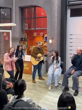 kurang satu nih personil timseus-nya 😂 #ayutingting #hestipurwadinata