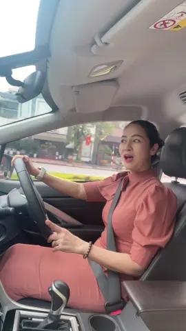 Hẹn năm sau cưới , ko lấy người này thì lấy người kia . Không lẽ xui nên cả đời chẳng ai lấy mình 😆😀😀