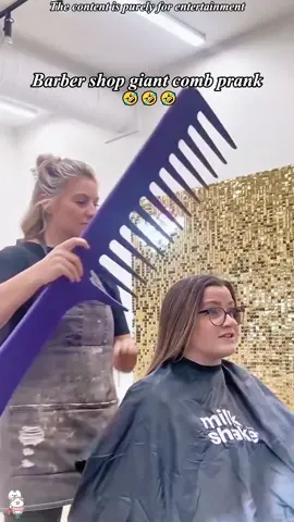 Barbershop 💈 prank 🤣🤣🤣#scare #scared #scareprank #prank #viral #trending #fun #funny #fyp #foryoupage #jumpscare #family #couple 