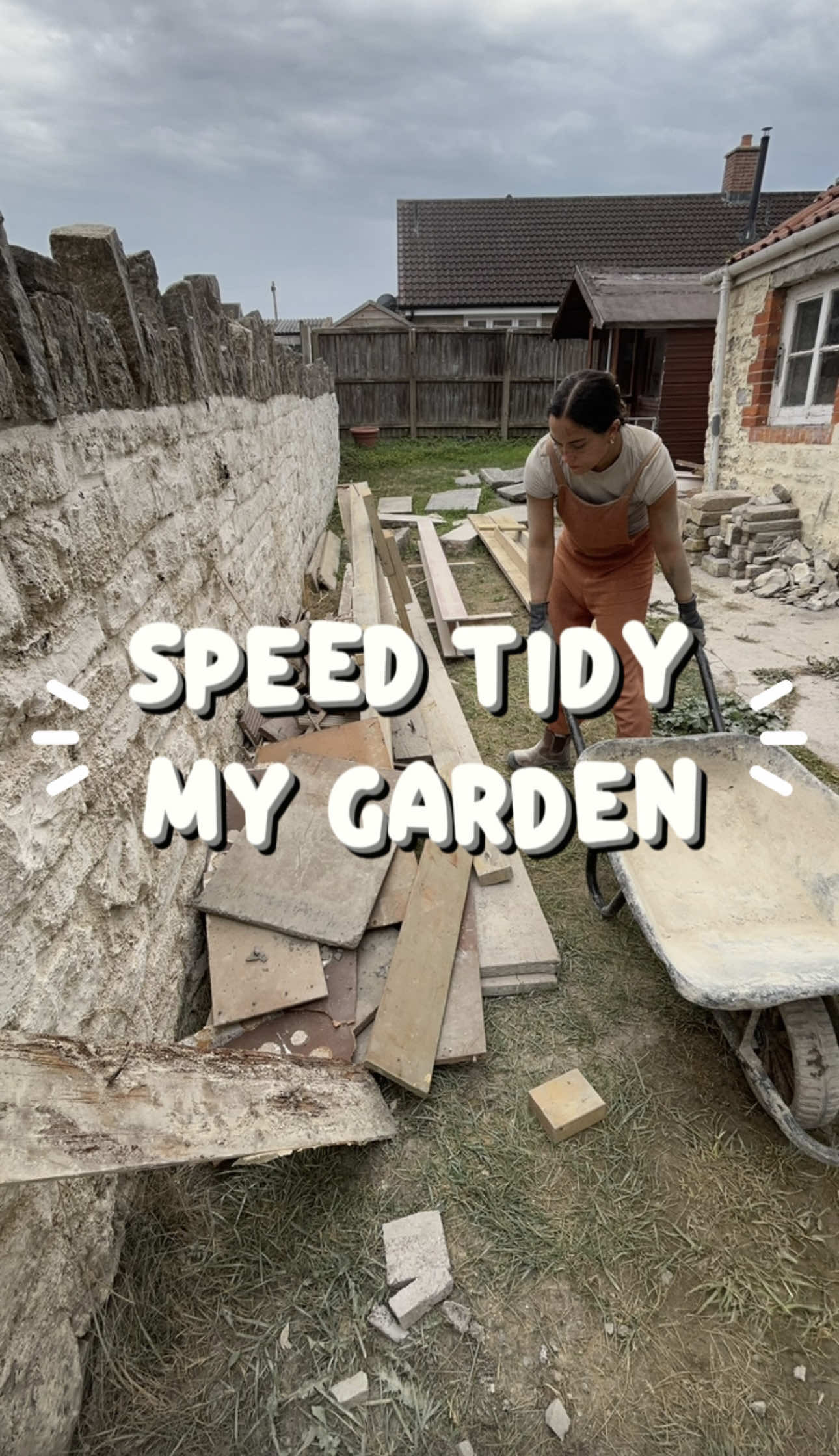 Speed tidy my garden!  #Auction #HomeRenovation #DIYGirls #SoloBuyer #RenovationProject 