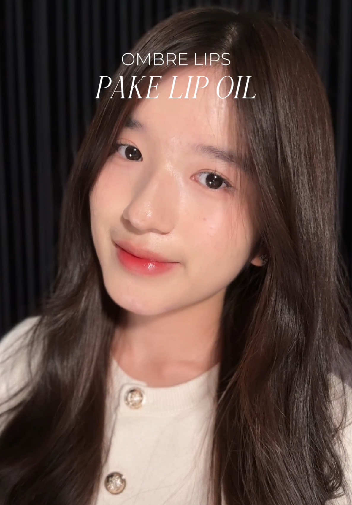 Bikin ombre lips pake lip oil! Ini aku pake tinted lip oilnya dari luxcrime yaa 🤍 #lipoil #glossylip #tintedlipoil #LoveAtFirstOil #PowerGlossed @luxcrime_id 