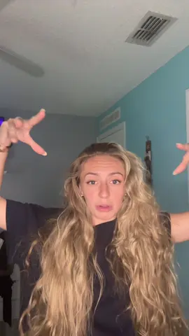 Not hold a curl who? #curlyhair #longhair #hairhack @Revae Naturals 