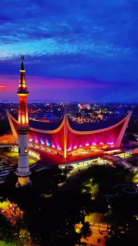 Masjid Raya Syekh Ahmad Khatib Al-Minangkabau dan Masjid Al Hakim yang menjadi salah satu iconnya Kota Padang #fyp #mesjidalhakimpadang #mesjidrayasumbar #padang #mosque 