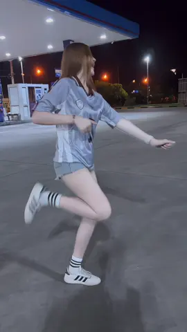 รุ่นนี้เครื่องแรงไปหน่อย555 #แพรวชอบเต้น #เสื้อกีฬาสวยๆ #สาวศรีสะเกษ #fypシ゚ 