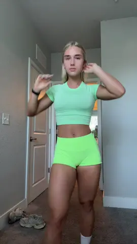 A moment for the back and bi fittttt🐊🐊