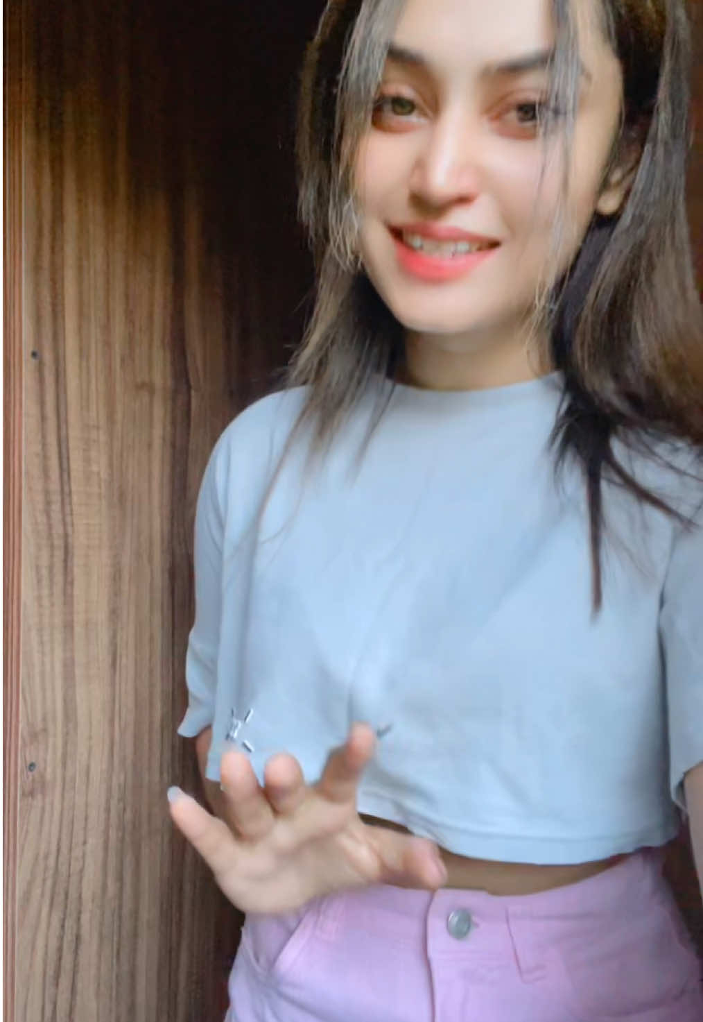 (ආදරය)  කල් තබා ගත හැකි හැඟුමකි,  පොළිය මදි වූ විට,  බැංකුවද මාරු කළ හැකි ගිණුමකි! 🤌