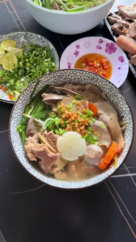 Vào bếp nấu hủ tiếu sa đét cùng em nha🍜🥰#nauancungtiktok #bepnhaminh #xuhuongvideo 