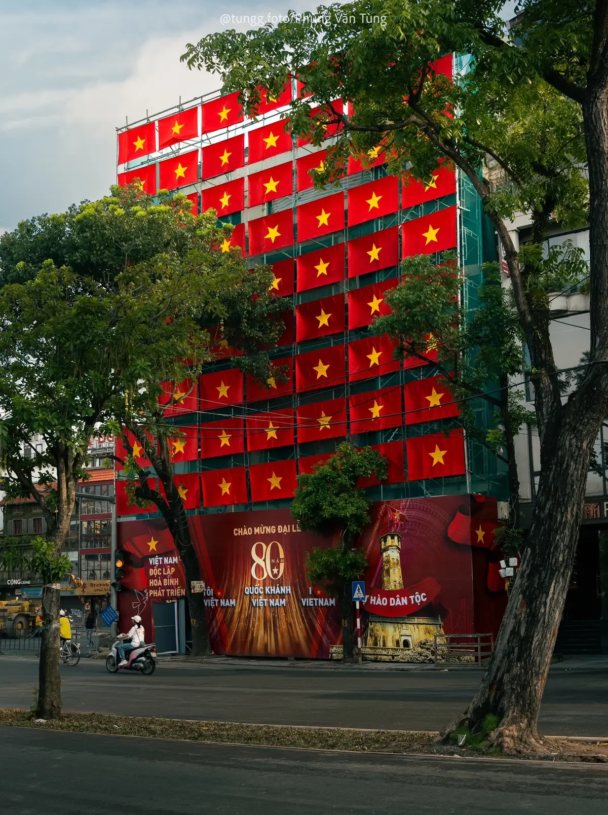 🇻🇳 Hà Nội những ngày Đại lễ 2/9 cận kề Từng góc phố, từng công trình, hay trong những con ngõ nhỏ đều rực rỡ sắc cờ đỏ sao vàng chào mừng Đại lễ 2/9 🇻🇳 #vietnam #Hanoi #a80 #quockhanh2025 #dieubinh 