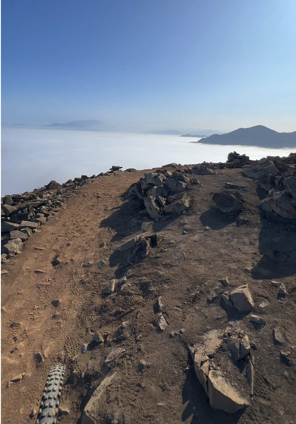A 900 m.s.n.m ⛰️☁️ #montaña #bici #lamolinaperu 
