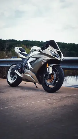 𝑮𝒐𝒕 𝑳𝒖𝒄𝒌𝒚 ♱ ✮ - 📸: @TSBK  - - #motogirl #pista #biketok #Viral #zx6r 