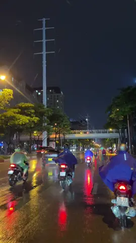 Bạn còn nhớ những kỷ niệm dưới cơn mưa Hà Nội #langthanghanoi #mua #hanoi #xh #xuhuongtiktok 