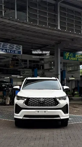 Toyota Kijang Innova Zenix 2.0 V Hybrid Modellista CVT RSE Unit favoritnya para Old Money kalo ini, biasanya pindahan dari Innova Reborn. Pemesanan Toyota Seluruh Wilayah Indonesia Hubungi : Mike - Account Executive Toyota Astra Auto2000 Surabaya Kenjeran 0812.3132.3273 #toyotakijang #innovazenix #innovazenixhybrid #zenixvhybrid #innovazenixindonesia 