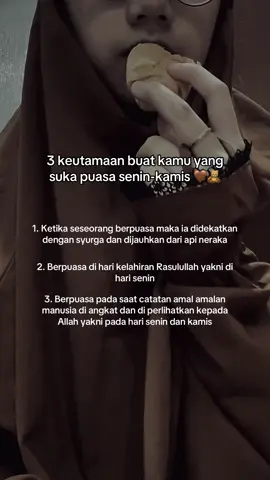 bismillah niatin mumpung besok hari kamis!  dalilnya disini:🫰🏻 1. Ketika seseorang berpuasa maka ia dijauhkan dari api neraka Dari Abu Hurairah RA, Rasulullah SAW bersabda, 