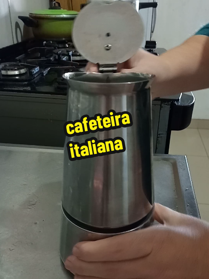 gente bora fazer café essa é a cafeteira italiana e você consegue comprar ela aqui no tik Tok shopping é só clicar no link do carrinho laranja  #cafe #cafeteira #cafeteiraitaliana  #totorial 