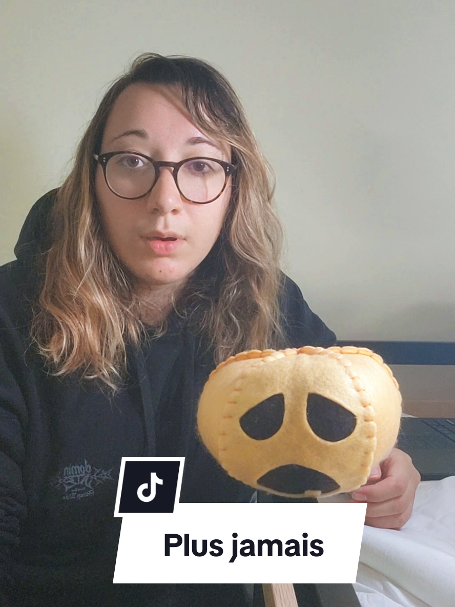 Vu la catastrophe qu'a été la distribution de freebies sur réservation, je ne les ferai plus jamais comme ça. Le reste a été une belle expérience, mais j'ai appris de mon erreur : plus jamais sur réservation. #straykids #freebies #kpopfan #skzoo 