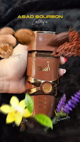 🔥 ¿Te imaginas un perfume que huela a poder, elegancia y actitud? Eso es ASAD BOURBON de Lattafa — una joya olfativa con vibra intensa y masculina que NO pasa desapercibida. 🥃 Notas de whisky y vainilla, mezcladas con maderas oscuras y un fondo cálido que te envuelve como un abrazo nocturno. Ideal para noches frías, citas importantes o cuando simplemente quieres dominar el ambiente. 💣 Proyección brutal y duración que enamora. No es un perfume, es una experiencia. ✨ Si te gustan los perfumes tipo Dior Sauvage o Stronger With You… esto te va a obsesionar. ¿Ya lo probaste? 👇 Cuéntame tu experiencia o etiqueta a alguien que NECESITA este aroma 🔥 #AsadBourbon #LattafaPerfumes #ecuador #paratiiiiiiiiiiiiiiiiiiiiiiiiiiiiiii #envios 