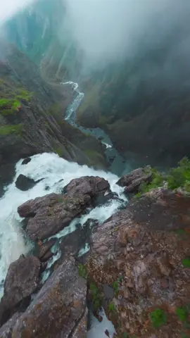 Norway’s most beautiful waterfall 🥹 #fpv #fpvdrone #waterfall #drone #norway 