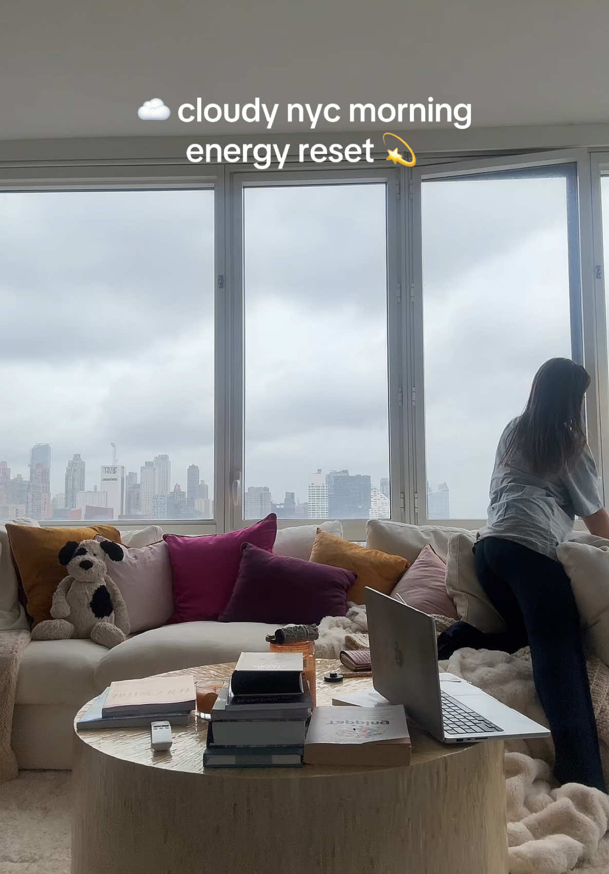 5 min routine post morning tapping & journaling to make my space feel brand new for the day! Extra cozy with the clouds #morningroutine #nycapartment 