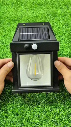 A luminária arandela é a escolha perfeita para quem busca estilo e praticidade. Com um design moderno, ela valoriza o ambiente e traz uma iluminação elegante que transforma qualquer espaço. #LumináriaArandela #DecoraçãoCharmosa #luminaria #muro #luz