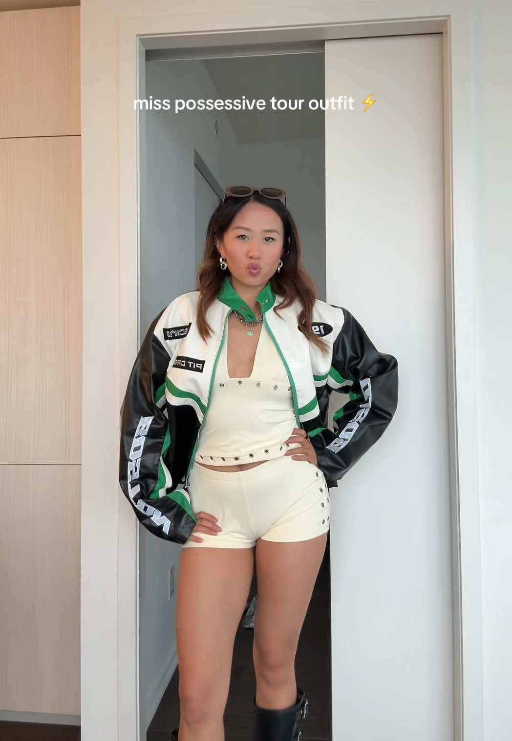 but all the girls at the concert understood the assignment 🤭  #tatemcraetour #misspossesivetour #tatemcraeconcert #whattowear #torontoconcert 