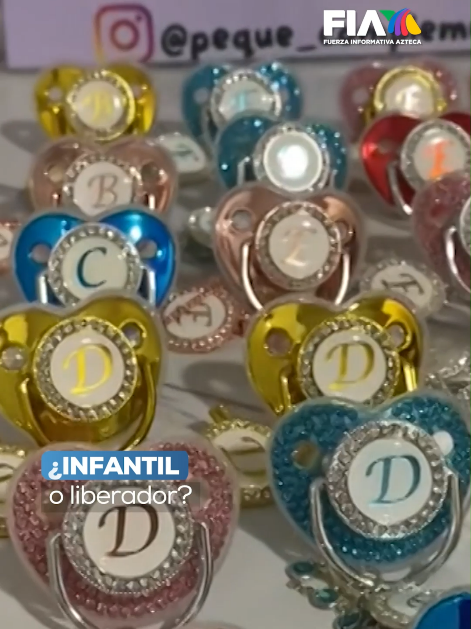 ¡Chupones para adultos!   ¿Estrés o ansiedad? ¡Esta es la nueva tendencia para solucionarlo! Se ha popularizado el uso de esta práctica, principalmente en China y Estados Unidos. En internet ya se pueden comprar chupones con diseños creativos y hasta personalizados.   Sin embargo, en redes sociales, dentistas no tardaron en advertir que el uso de este producto podría causar modificaciones en la dentadura y psicólogos afirman que ante problemas de adultos, la solución no es tratarse como un niño, sino enfrentar los desafíos de manera directa.   Salma Domínguez nos cuenta en #PrimeraLínea.  #Tendencia #Viral #Noticias #AztecaNoticias #LoViEnTikToK #TikTokMeHizoVer