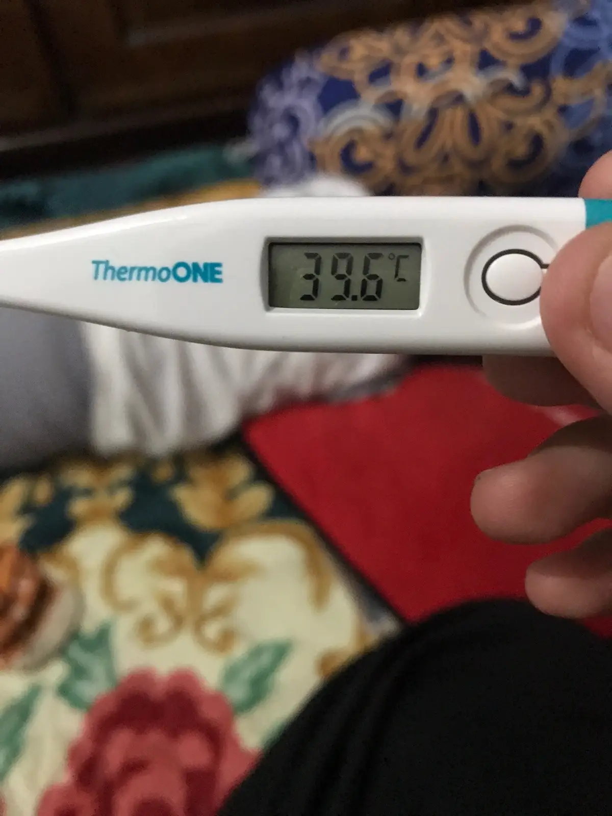 Mom saran dong buat yang pengalaman bayi nya demam tinggi gini. Kirakira perlu dibawa ke dokter gak yah? Apa suhu segini udh batas bahaya? Atau cukup kompres dan minum paracetamol aja?!🙏🏻 #bayidemam #sharingmom #anaksakit #seputarbayi #bantujawab 