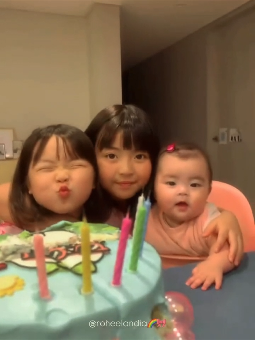 Roaa🤏🏻🤏🏻 Credit @🥇Rohee&Romi(로희,로미 공식TikTok)  #cutebaby #Roaa #rorofamily #roheejinmiran 