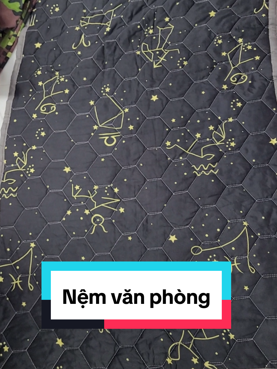 Nệm ngủ văn phòng #mekaireview #nemngu #nemnguvanphong #nemvanphong 