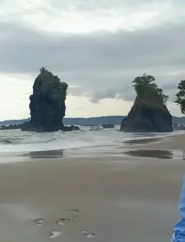 Pantai Wisata Batu Mirau Kecamatan Lemong Kabupaten Pesisir Barat Lampung #Pantai #Wisata #pesisirbaratlampung 