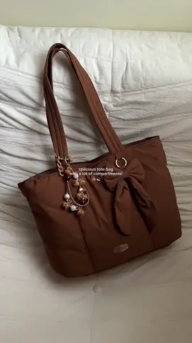 Replying to @iaamadrid on ig perfect as your university bag/ office bag! 😩✨ it has a LOT of compartments <3 @BAGSMART #bag #totebag #spaciousbag #unibag #fyp 