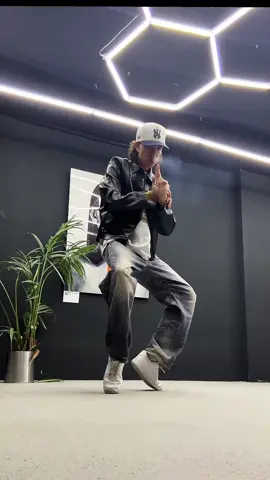 Keep it in the closet💨 #michaeljackson #kingofpop #michaelbiopic #dancer #foryou 