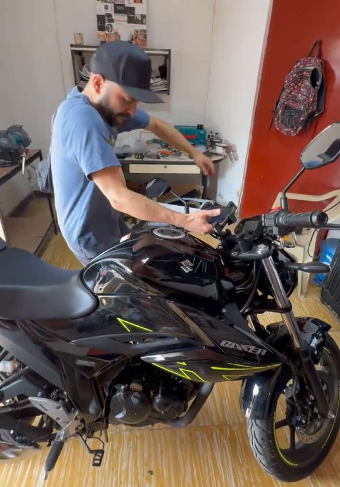 🚨 ¡Atención Cali! 🚨 Ya llegó el Soporte Anti-Raponazo para motos 🏍️ 👉 El sistema que protege tu celular de robos mientras manejas. ✅ Fácil instalación ✅ Compatible con cualquier moto ✅ Seguridad y confianza en cada trayecto 📍 Disponibles en Cali – No te quedes sin el tuyo.