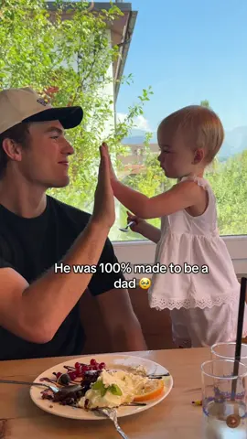 The way she leans in for a kiss is so cute my heart can’t handle this 😭😭 #babygirl #dadsoftiktok #couple #couplegoals 