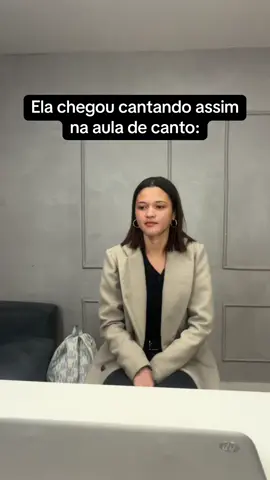 Um ANTES E DEPOIS CHOCANTEEEEEEE!!! Assista ao processo de uma aula de canto na prática!  Essa é minha aluna Jennifer, ela chegou na aula cantando com muitas limitações, mas finalizou a aula ARRASANDO!🫨👏🏻❤️🔥 #cantorestalentos #exerciciosvocais #canto #cantores #auladecanto 