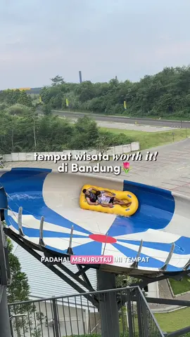 Masih adaaa aja yang ngira ke wahoo itu mahal?! Gak yah shay, worth it banget malahan. Puas main air, puas teriak.  Minimal cobain sekali lah, serius gabakal nyeseell~ Jangan lupa, booking via tag lokasi video ini ya😋🫶🏻 #jelajahakhirpekan #healingbarengkeluarga #wisatabandung #liburanbandung #placetogobandung 