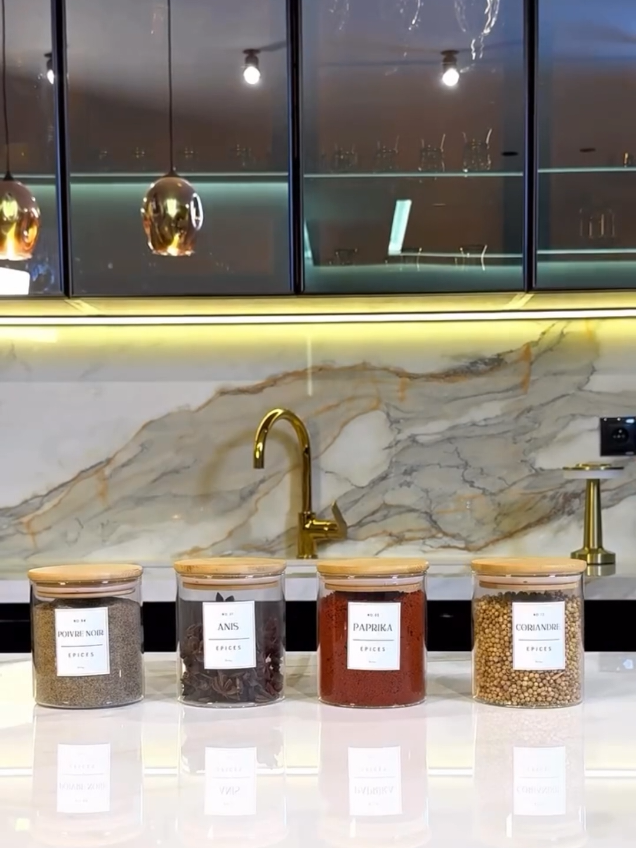 أنيق ولا عادي؟  قولو ليا واش كيعجبكم الستايل المنظم.🤩 Les articles de chez @bohodesign.ma ✨ #organisation #cuisine #morocco #spicejars