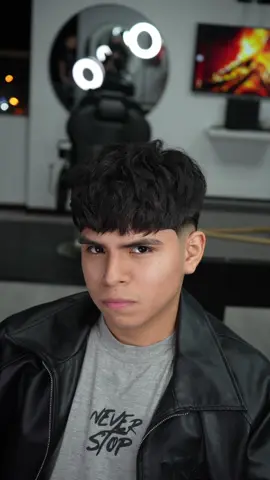 Mohicano con mucho flow 🔥💈 @Brigitte #mohicano #semiondulacion #texturizado #barberiaslima #barberiasperu 