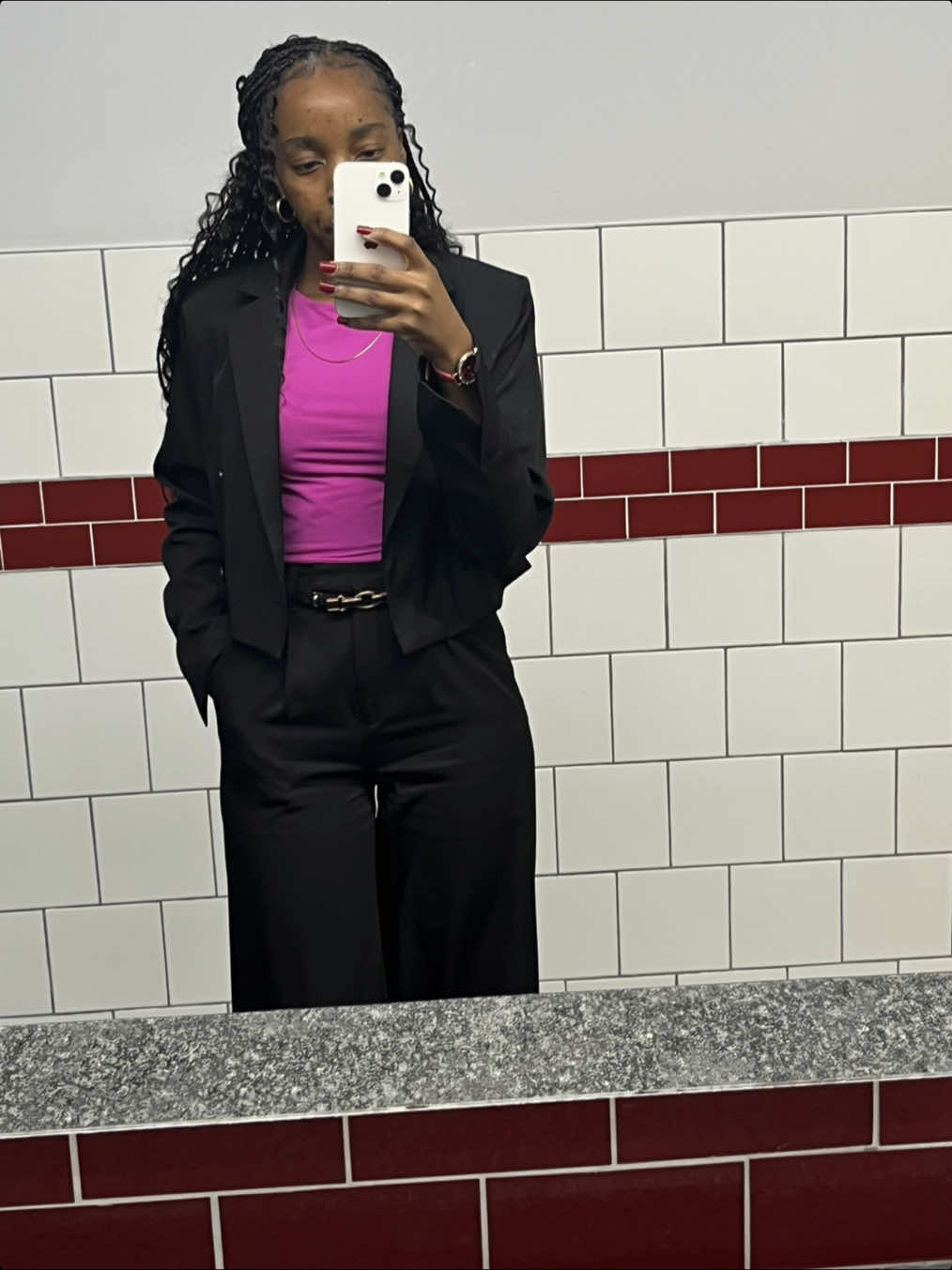 Wardrobe winning through the midweek grind 🖤 #OOTD #ootdfashion #coporategirl #workootd 