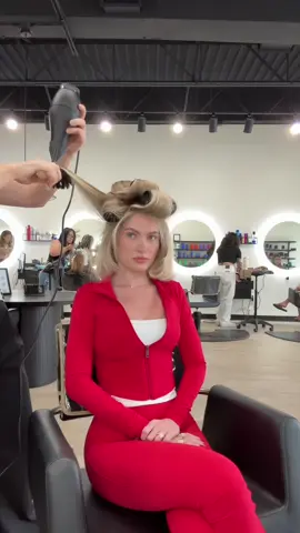it’s a bob girl fallllllll 💇🏼‍♀️🧦🍁☕️🤭 although it’s not fall until after my honeymoon in my eyes lol 🍋🇮🇹🍝✈️ #bob #haircut #shorthair #blonde #livedinblonde #hairinspo #Vlog #diml #comewithme #salon #honeymoon #hairstyle #blowdry #blowout @Domane the Salon 