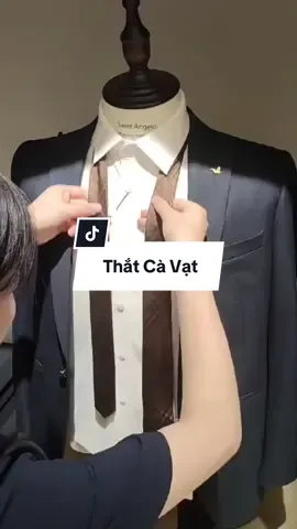 Quý ông hiện đại cần biết ít nhất một cách thắt cà vạt chuẩn chỉnh. Bạn đã thử chưa? 👔 #xh #viral #cachthatcavat #formen #fyb 